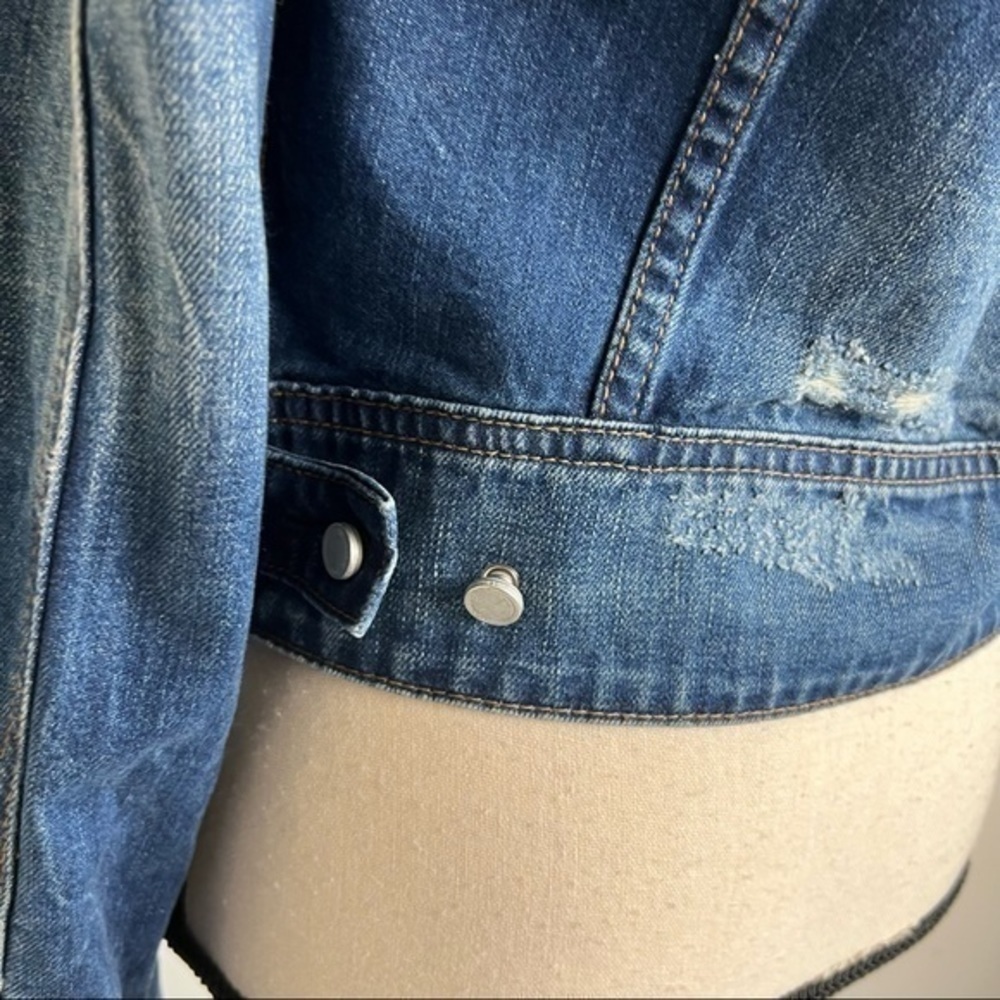 Blank NYC Blue Denim Distressed Crop Jean Jacket Size XS - Picture 8 of 9